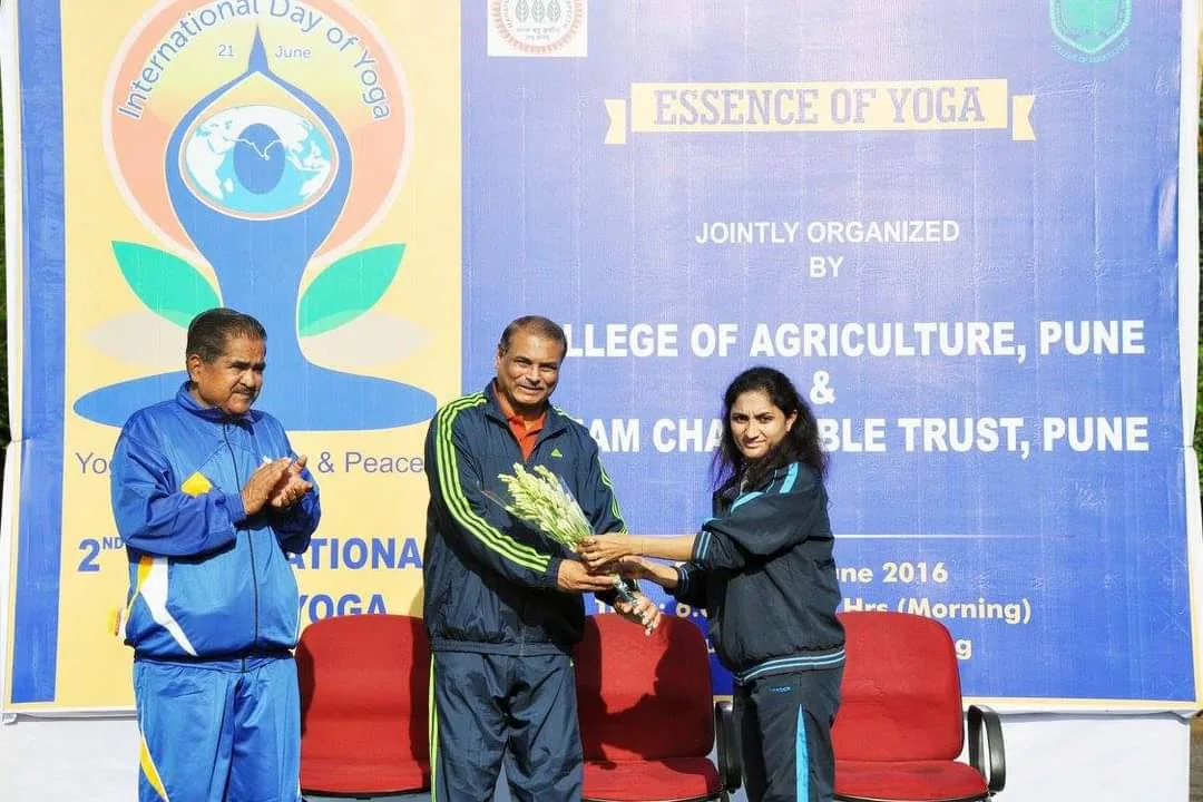 Dr. Manisha receiving recognition at a yoga event